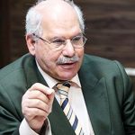 رئیس خانه اقتصاد ایران: شوک بنزینی آبان محصول هفت سال پوپولیسم بود / بنزین باید پنج هزار تومان باشد/ جای یارانه نقدی «کارت انرژی» می‌دادیم