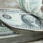 اطمینان خاطر رییس کل بانک مرکزى بابت کنترل بازار ارز/ دلار به قیمت قبلى بازخواهد گشت